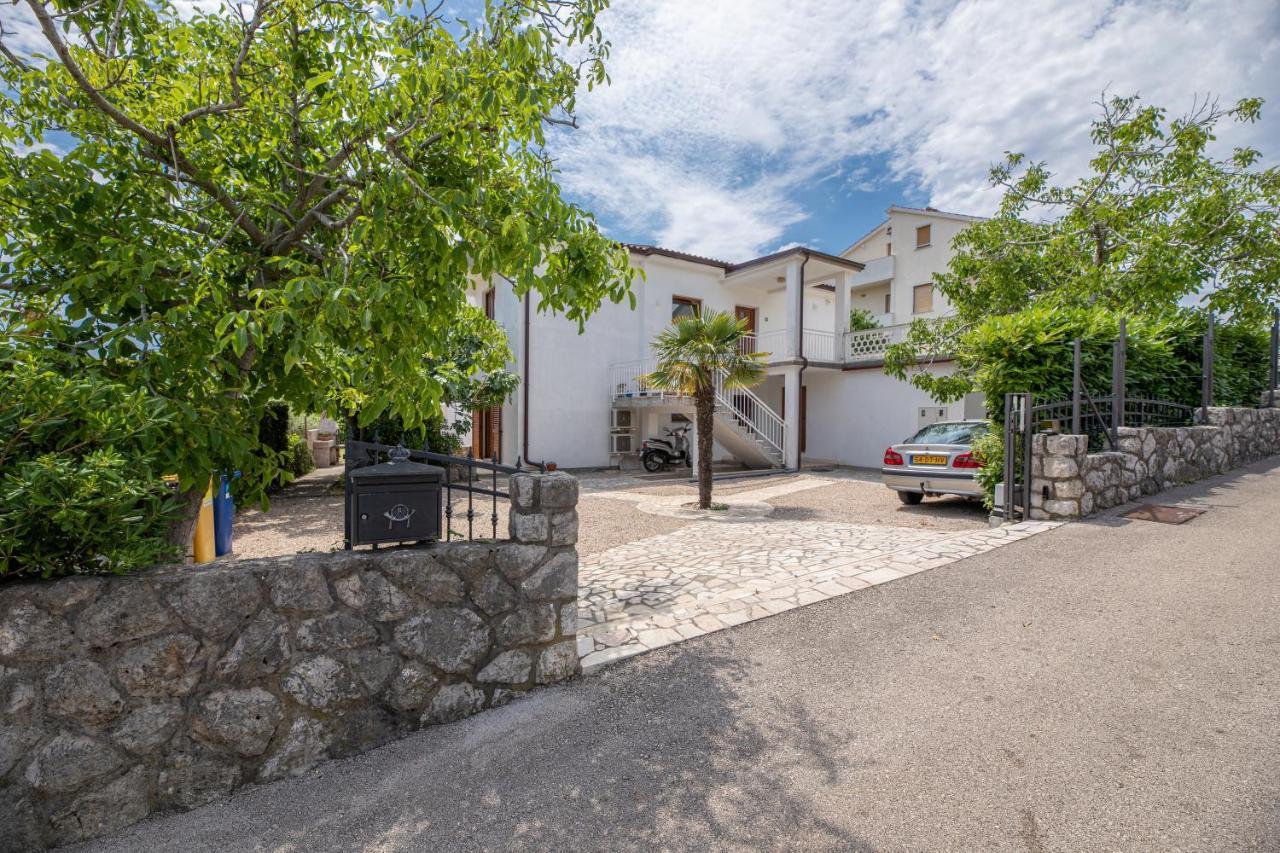 Apartments Vjeko Крк Экстерьер фото